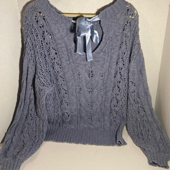 Lauren Conrad Knit Sweater with ribbon closure. - Picture 4 of 10